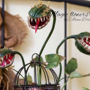 歯のある食虫植物 - 冷磁器で作られた人工植物。不気味な魔法のギフトやインテリアに。
