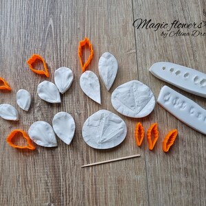 Marigold flower silicone veiner/mould and plastic cutter set