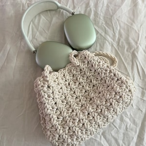 Nia crochet shoulder bag pattern