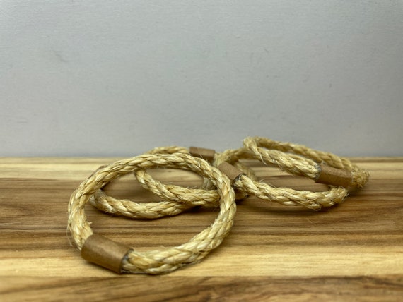 hair tie cat toy