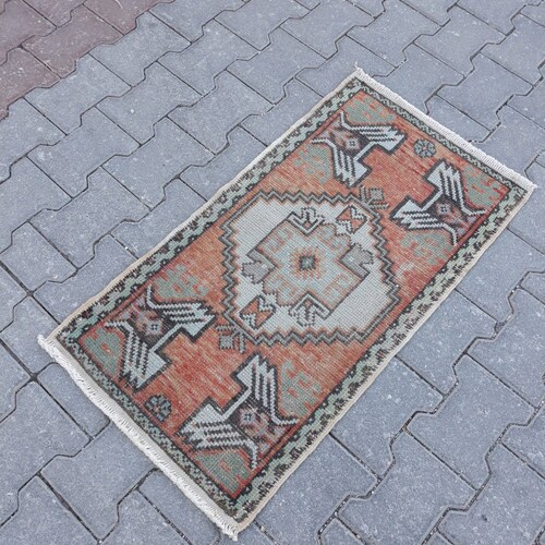 Vintage Handmade Small Oushak Rug, Oriental Persian Medallion Low Pile Distressed 3'0