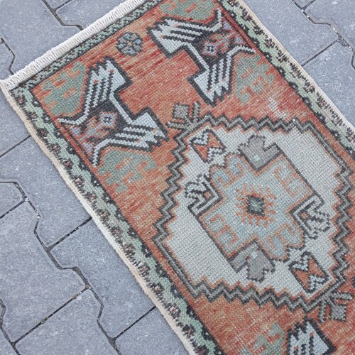 Vintage Handmade Small Oushak Rug, Oriental Persian Medallion Low Pile Distressed 3'0