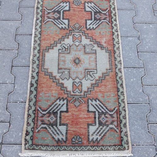 Vintage Handmade Small Oushak Rug, Oriental Persian Medallion Low Pile Distressed 3'0