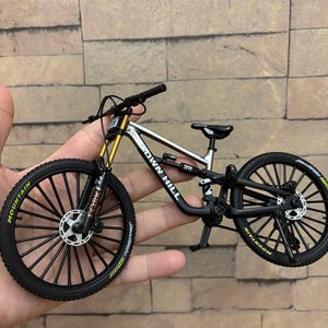 Mini 1:8 legeringscykelmodell gjuten skrivbordsdekor fingerleksak samlarleksak affärsgåva