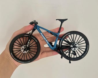 1:8 Blue Alloy Mini Bicycle – Diecast Metal Finger Bike Model for Collectors & Display