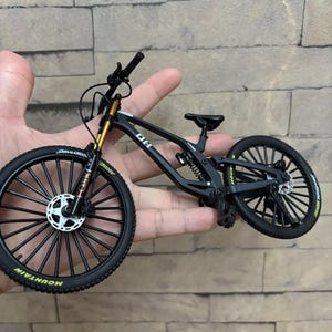 Mini 1:8 legeringscykelmodell gjuten svart 41A fingercykel samlarsimulering gåva