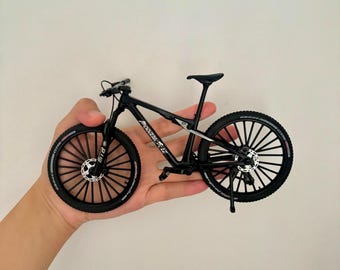 1:8 Black Alloy Mini Bicycle – Diecast Metal Finger Bike Model for Collectors & Display