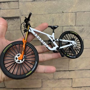 Mini bicicleta a escala 1:8 de aleación, modelo de fundición a presión, color naranja, 37A Finger Bike, coleccionable, de simulación, regalo. imagen 7