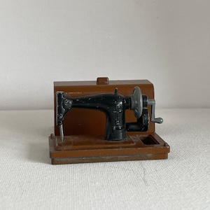 Antike DCA Jones Miniatur-Nähmaschine Sänger aussehen mit Original Fall antike Blei Sammlerstück Vitrinenstück