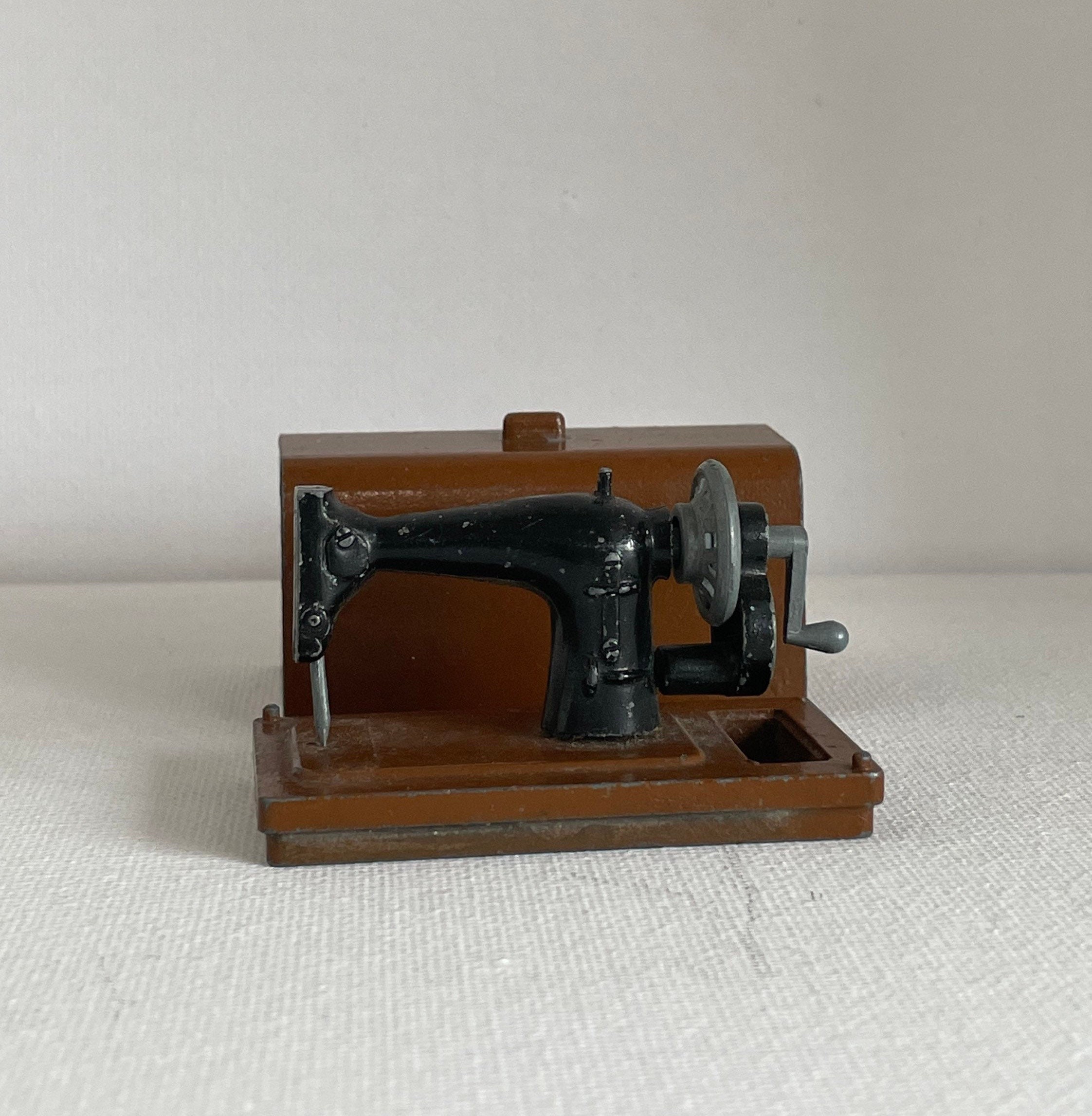 GOLD SINGER SEWHANDY 20 Child Toy Sewing Machine 20-10 Restored & Serviced  by 3FTERS 