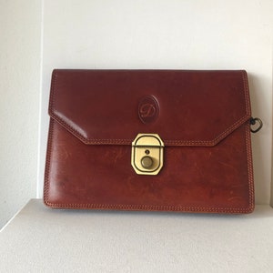 pochette en cuir vintage avec un sac à main en relief D