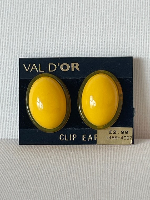 Vintage VAL DOR Clip On Earrings Lucite Oval yello