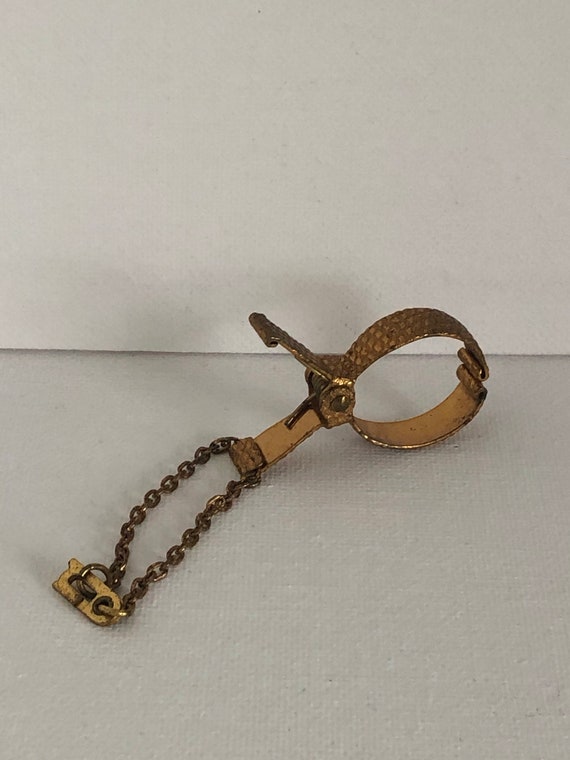 Opera glove clip with chain gold tone collectible ra… Gem