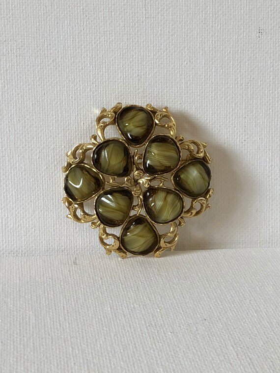 1960s Large Costume jewellery brooch gold tone gre