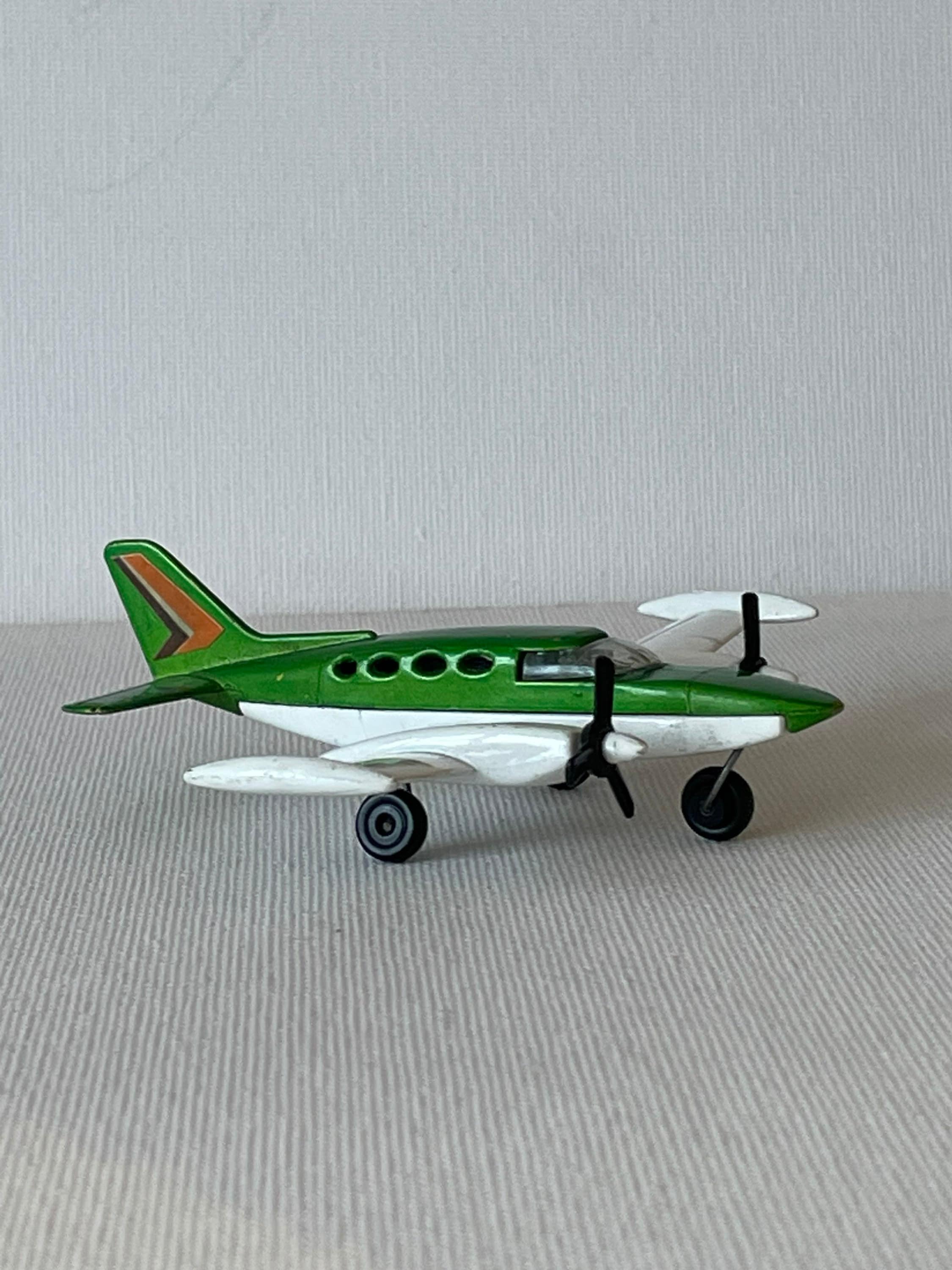 Matchbox cessna 402 hotsell