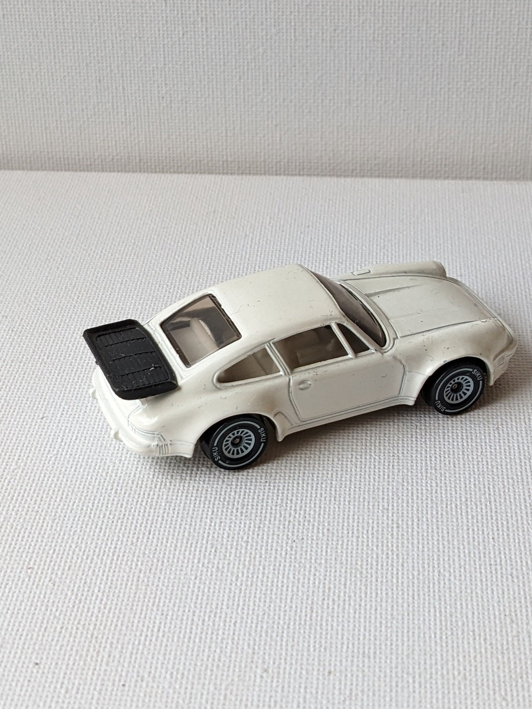 TOKAXI 1/36 Scale Porsche 911 Trubo Diecast Car Models,Pull Back Vehicles  Porsche 911 Toy Car,Cars Gifts for Boys Girls