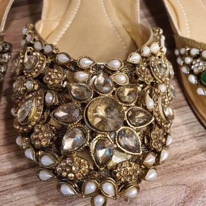 AURORA: Bridal Jutti Kundan khussa Indian sandals Gold khussa shoes Gold Wedding flat shoes Indian shoes Pakistani shoes Jutti image 5