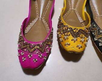 FYRE: Bridal Jutti | Pakistani khussas | Indian sandals | Gold khussa shoes | Wedding flat shoes | Indian punjabi Juttis | silk khussa shoes