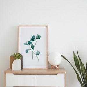Abstrakte Blumenillustration, blaue kleine Blumen mit einem Minimalistische nordischen Stil. Aquarellmalerei.