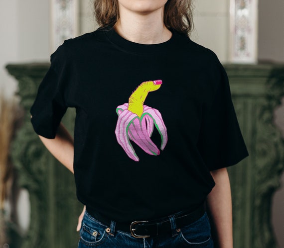 Finger banana t-shirt | Surreal illustration by Zubieta