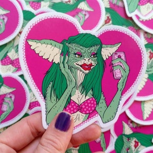 Greta The Gremlin Sticker / Películas de los 80 tributo a The Gremlins / Amantes del terror, chicas monstruosas / espeluznantes pegatinas surrealistas lindas de Zubieta