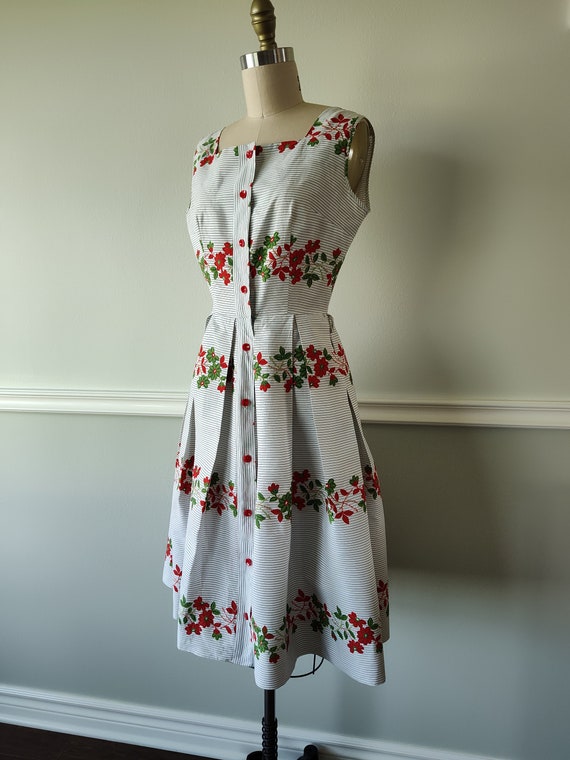 1960s Novelty Print Cotton Sleeveless Day Dress |… - image 3