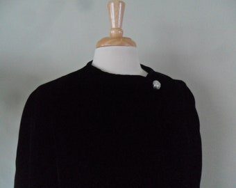 1930-40s Velvet Evening Dress Coat |  Gathers at the shoulder and single button closure