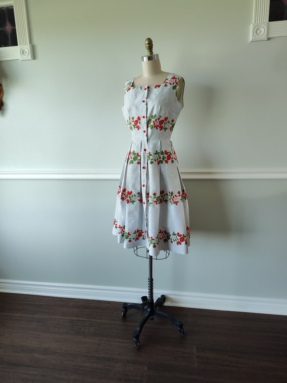 1960s Novelty Print Cotton Sleeveless Day Dress |… - image 1
