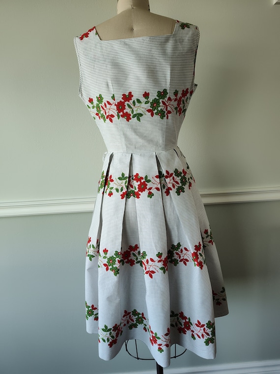 1960s Novelty Print Cotton Sleeveless Day Dress |… - image 6