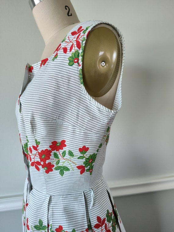 1960s Novelty Print Cotton Sleeveless Day Dress |… - image 5