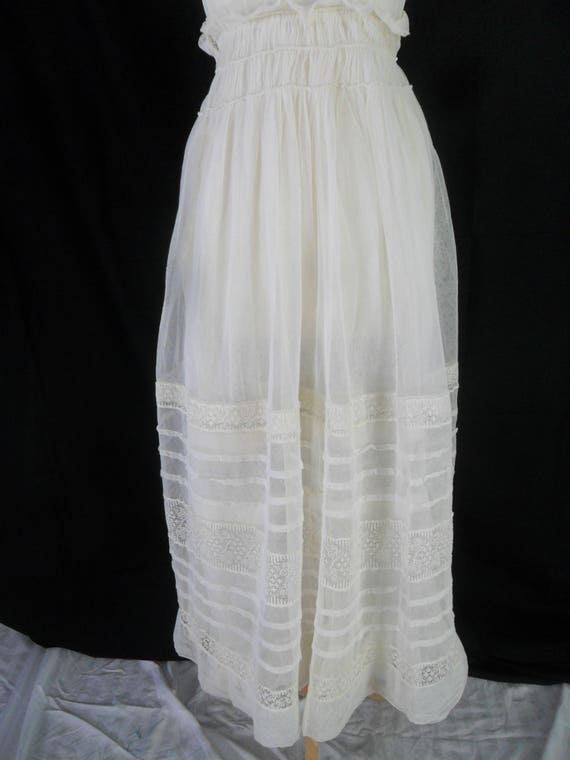 Early 1900s Eggshell White Graduation Dress - image 2