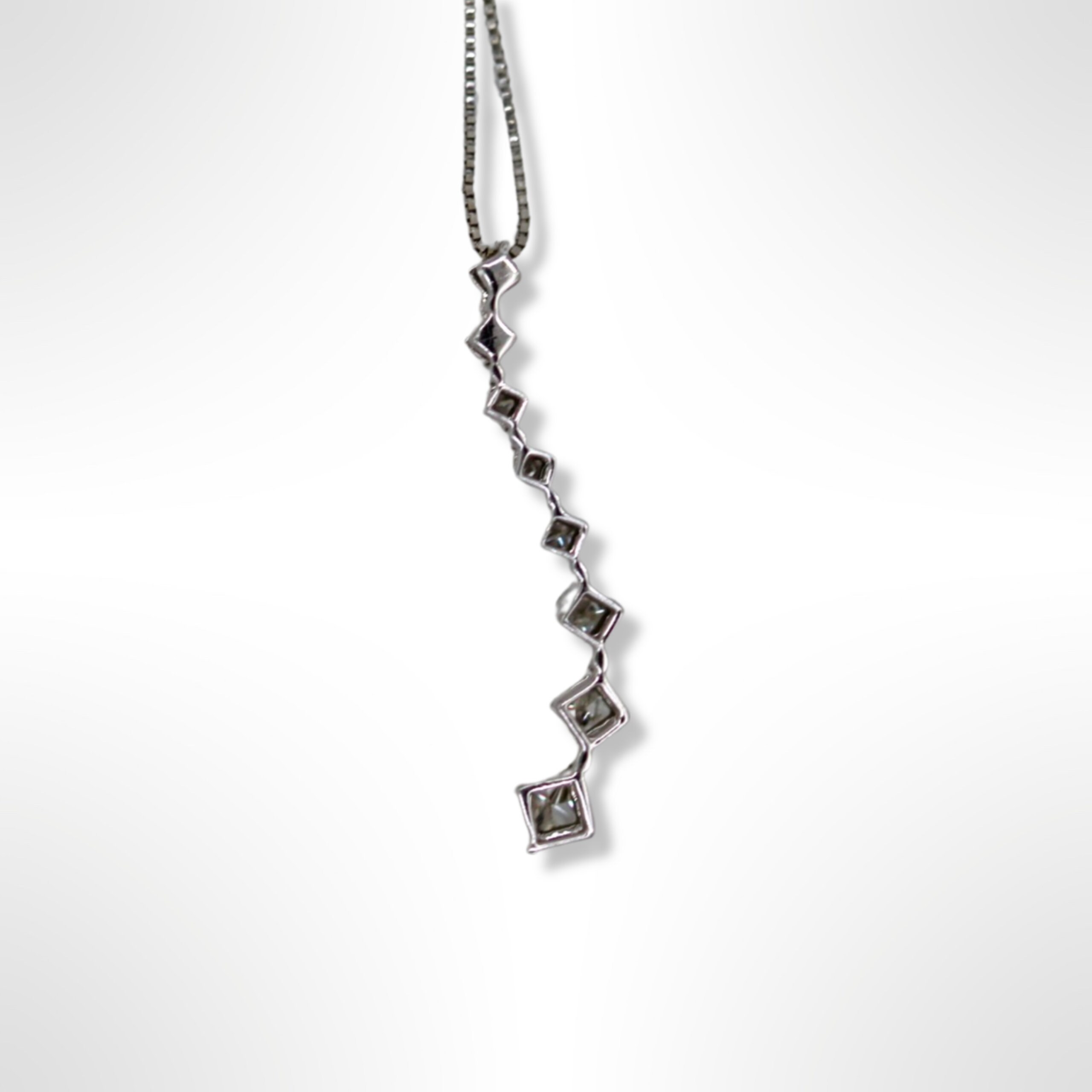 14K White Gold 0.50 Ct T w Princess Cut Diamond Journey Pendant