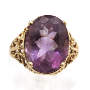 10k Yellow Gold Stunning Amethyst Ring Size 7