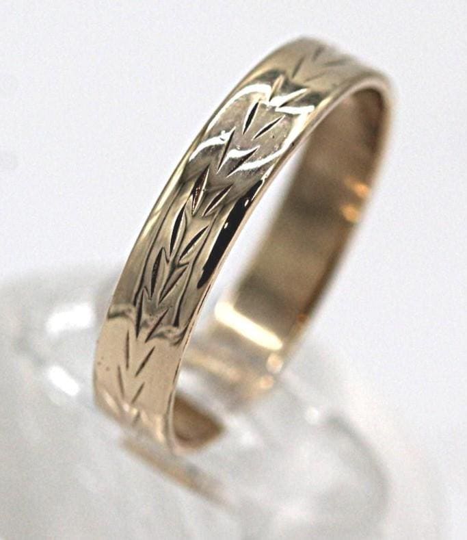 14K Yellow Gold Etched Arrow Band size 8.5
