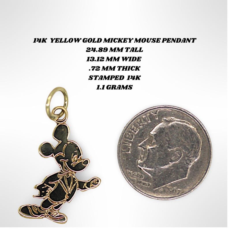 Puede incluir: Un colgante de Mickey Mouse de oro amarillo de 14 quilates. El colgante mide 24,89 mm de alto, 13,12 mm de ancho y 0,72 mm de grosor. Est&aacute; estampado con 14K y pesa 1,1 gramos.