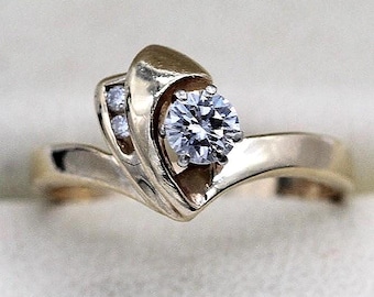 14K Gold Natural Diamonds Ribbon Cluster Ring Size 7