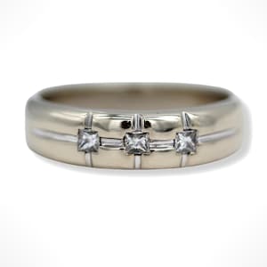 Anillo de oro blanco de 18 quilates con diamantes de talla princesa de ~0,30 ct (talla 10,75)