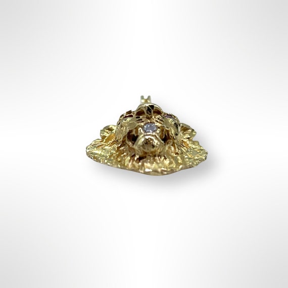 Gold lion pendant with ruby eyes Clearance