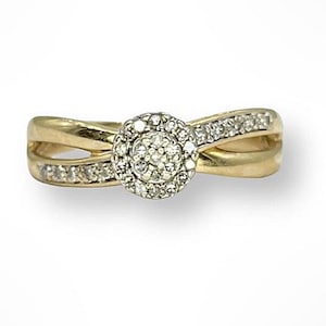 10k Gold Split Shank Diamond Halo Ring Size 7.75