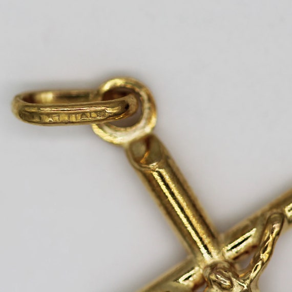 14K Gold Crucifix Pendant - image 4
