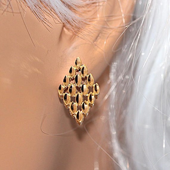 14K Yellow Gold Diamond Cut Rhombus Stud Earrings