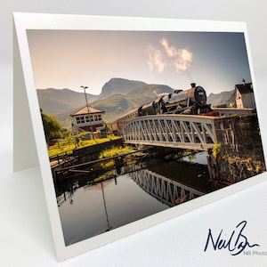 Train à vapeur jacobite et Ben Nevis à Banavie - Carte de voeux Écosse par le photographe paysagiste écossais Neil Barr - Intérieur vierge
