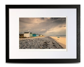 Cabañas de playa de Findhorn, bahía de Burghead, Moray, Escocia - A4 (30 x 40 cm) con marco y sin marco - Impresión fotográfica de paisaje escocés - Regalo de Escocia