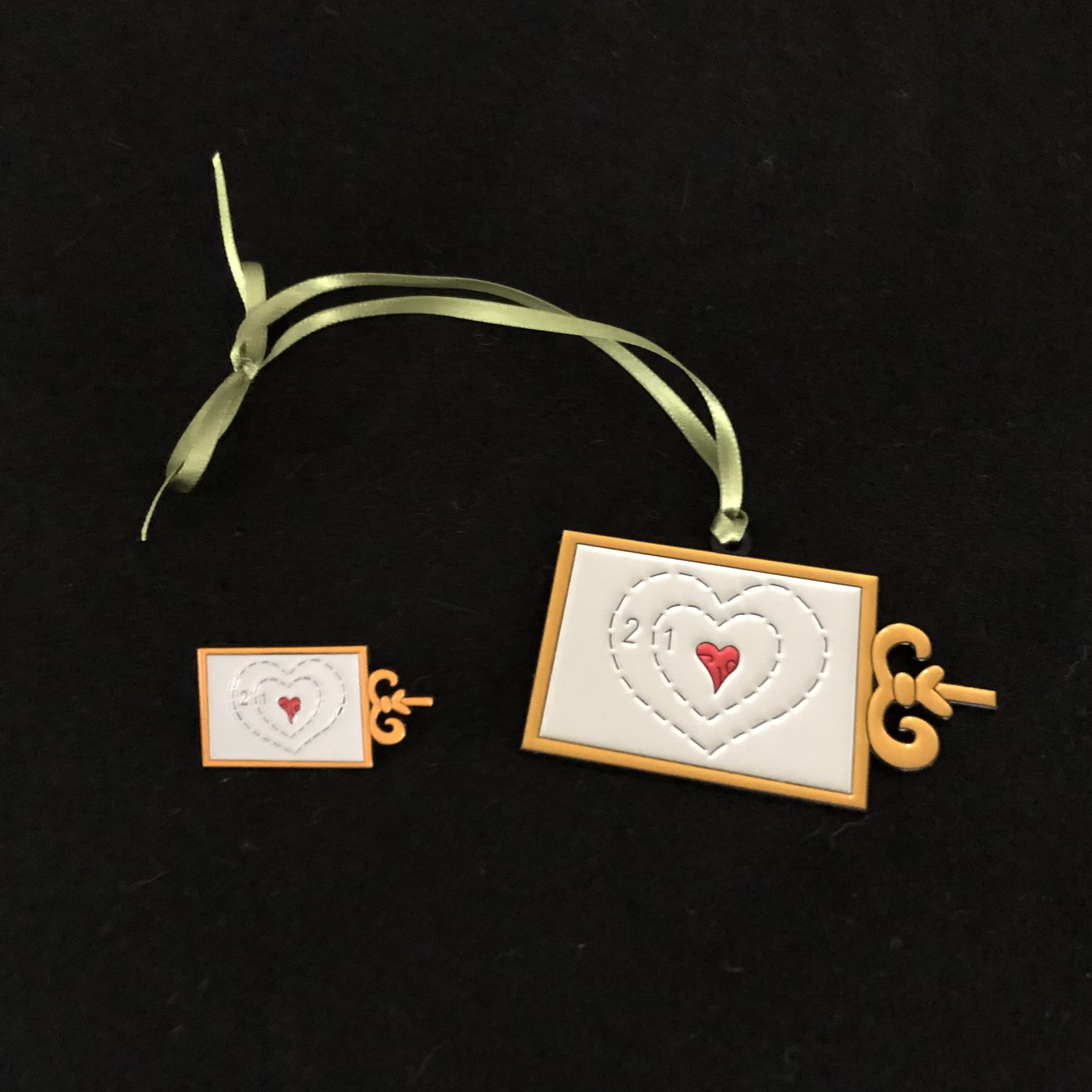 Heart 2x Too Small [enamel Pin] - Etsy