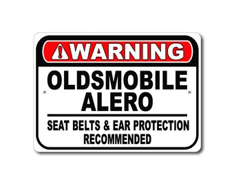 Oldsmobile Alero Warning Sign, cinture di sicurezza e protezione per le orecchie consigliate, Alero Garage Gift Decor, Oldsmobile Alero Metal Sign