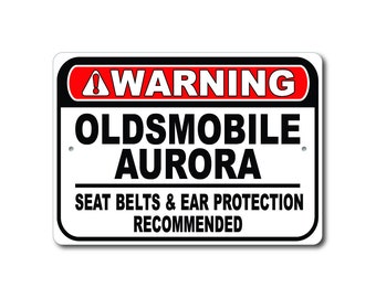 Oldsmobile Aurora Warning Sign, Cintura di sicurezza e protezione per le orecchie consigliata, Aurora Gift Sign, Aurora Garage Decor, Oldsmobile Aurora Metal Sign