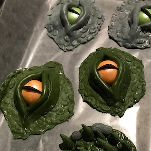 Fondant Dinosaur cupcake toppers