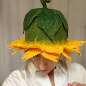 Gelbe Blume Damen Wollsaunahut, Pixie handgefilzte Wollhut, Elfenhut, Geschenk für Freundin