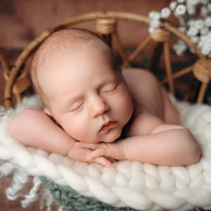 Newborn photo prop, chunky knit blanket for baby photography, posing layering blanket, basket filler prop