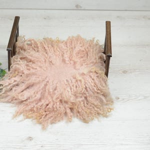 Curly wool blanket, newborn photo props, round basket stuffer, felted wool layer, baby fluffy flokati